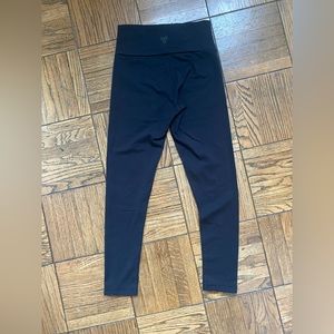 Aritzia TNA TnaCHIL Cheeky Hi-rise Black Leggings